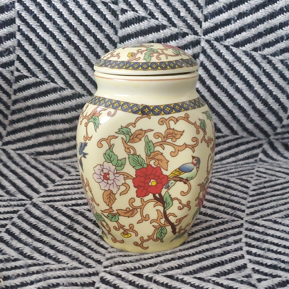 😸 Chinoiserie Floral Ceramic Small Jar with Lid